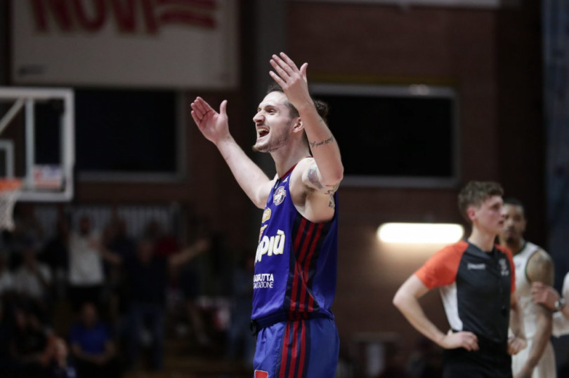 “Yes tonight!”. La Novipiù vince Gara-4 al “PalaEnergica Paolo Ferraris” (86-70) e rimane in Serie A2